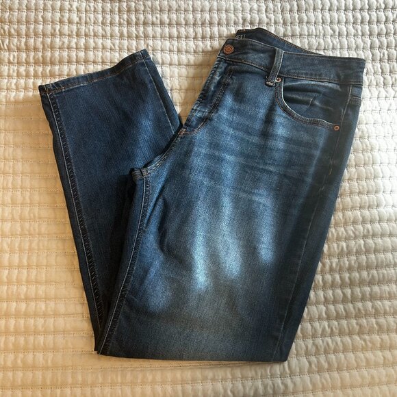 Time and Tru Women’s Mid Rise Straight Leg Jeans – Size 16 – Dark Wash - Picture 1 of 14